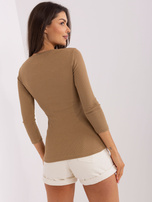 Hurt Camelowa bluzka z wycięciami przy dekolcie 