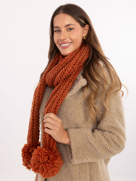 Ciemnopomarańczowy ciepły szal z pomponami