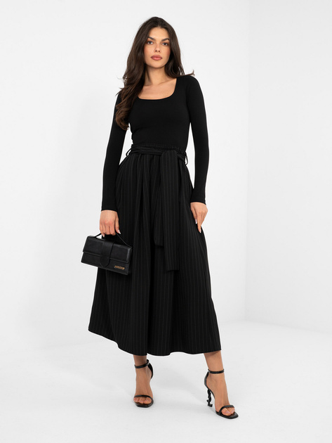 Czarna elegancka spódnica z wszytym paskiem