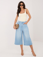 Jasnoniebieskie jeansowe spodnie z nogawką 7/8