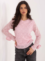 Helles rosa Bluse mit dekorativen Rosen.