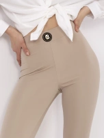 Beżowe damskie legginsy z marszczeniem z tyłu