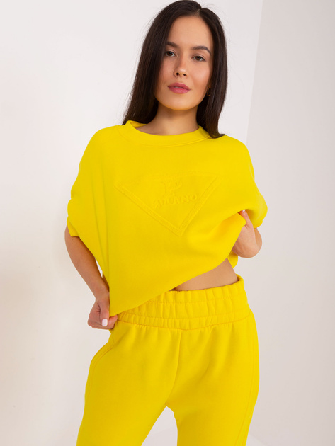 Hurtownia Żółty komplet dresowy z bluzą z naszywką