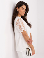 Biała wizytowa bluzka z tiulową wstawką