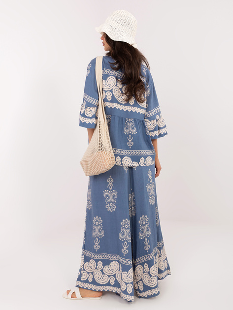 Niebieski letni komplet we wzory