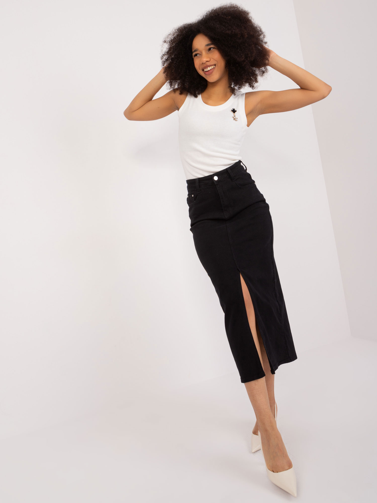 Ecru wholesale ribbed sleeveless top.