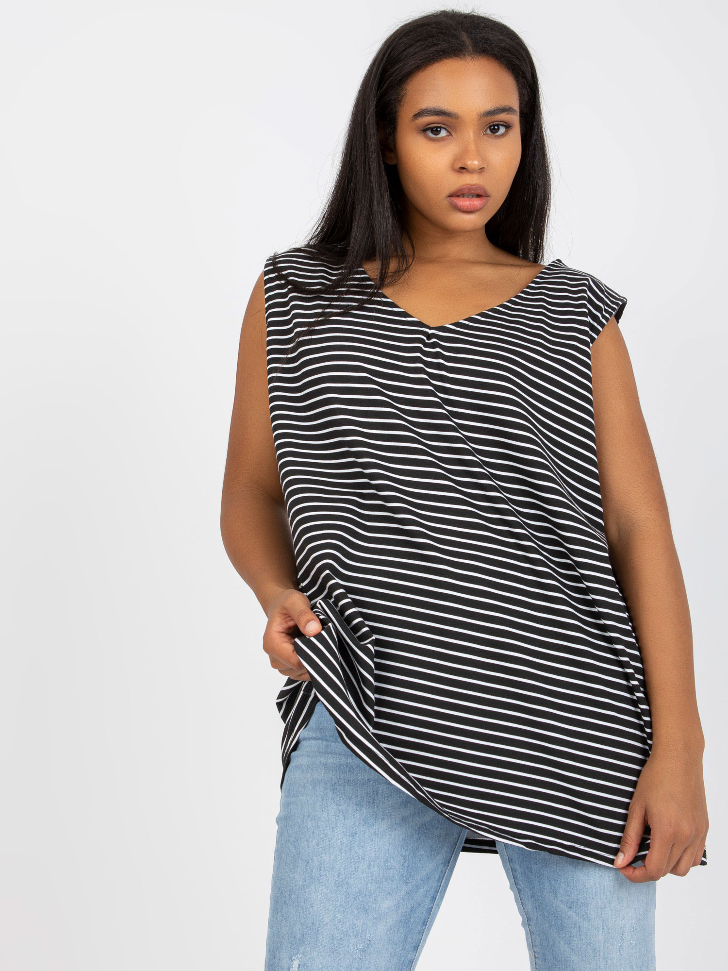 Czarno-biały luźny top plus size