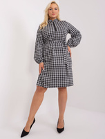 Didmeninė pilkai juoda elegantiška suknelė didelių dydžių pepitka.