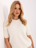 Helle beige Damenpullover mit Perlen.