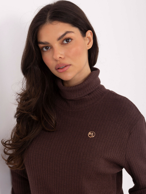 Czekoladowy damski sweter o dopasowanym kroju