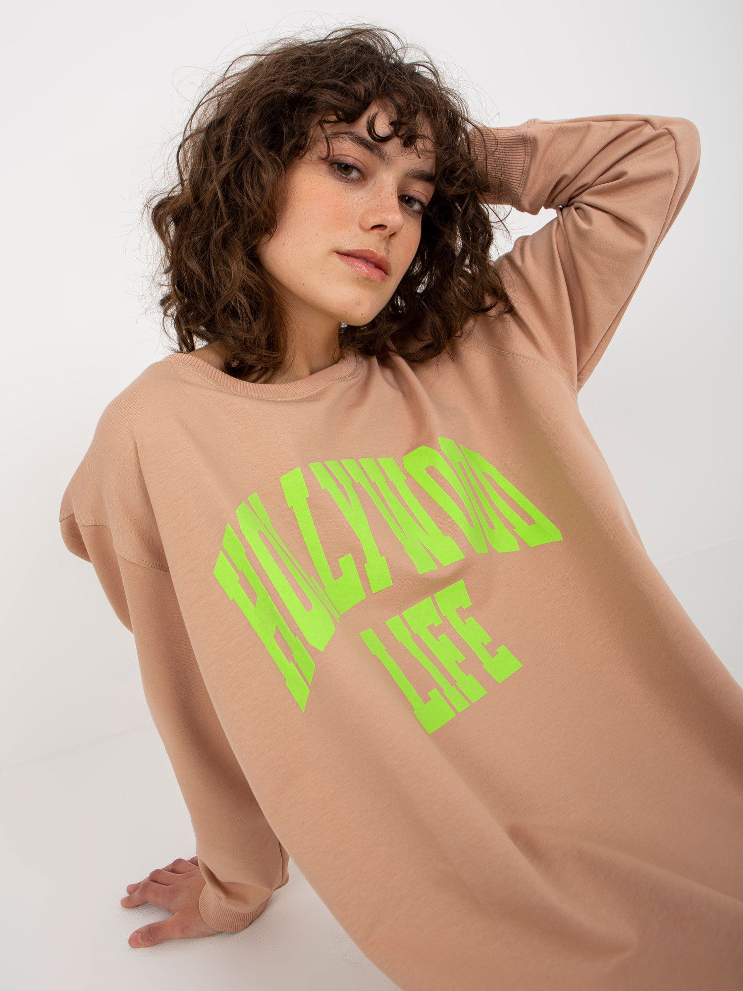 Beżowo-zielona długa bluza oversize z napisem