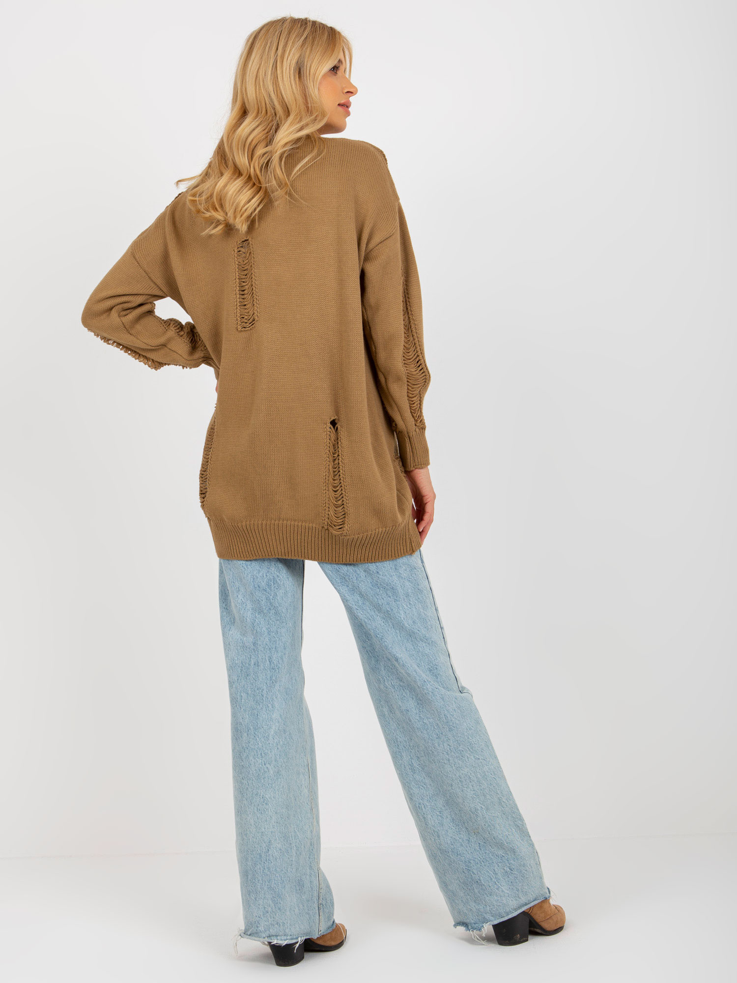 Camelowy sweter rozpinany oversize z dziurami RUE PARIS