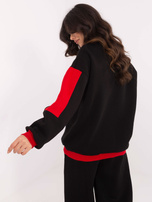 Hurt Czarna dresowa bluza bez kaptura z haftem