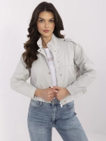 Szara kurtka wiatrówka ze ściągaczami na dole 