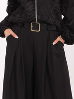 Black elegant pants with a belt.