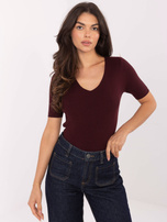 Burgundowy dopasowany sweter w prążek