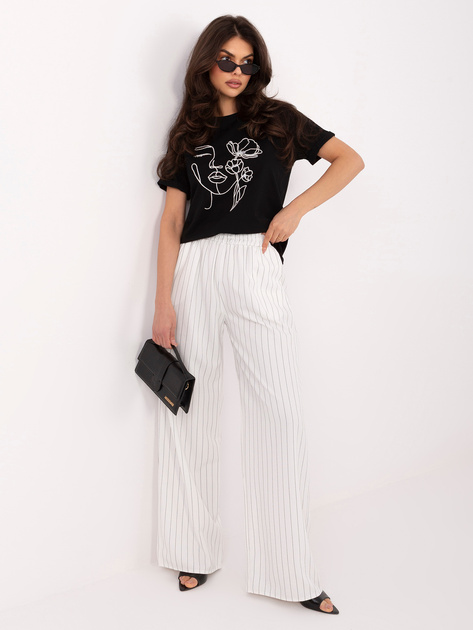 Czarny bawełniany t-shirt z haftem