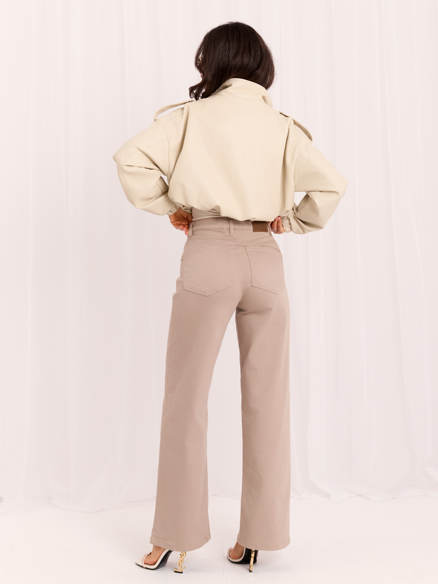 Ciemnobeżowe damskie jeansy wide leg