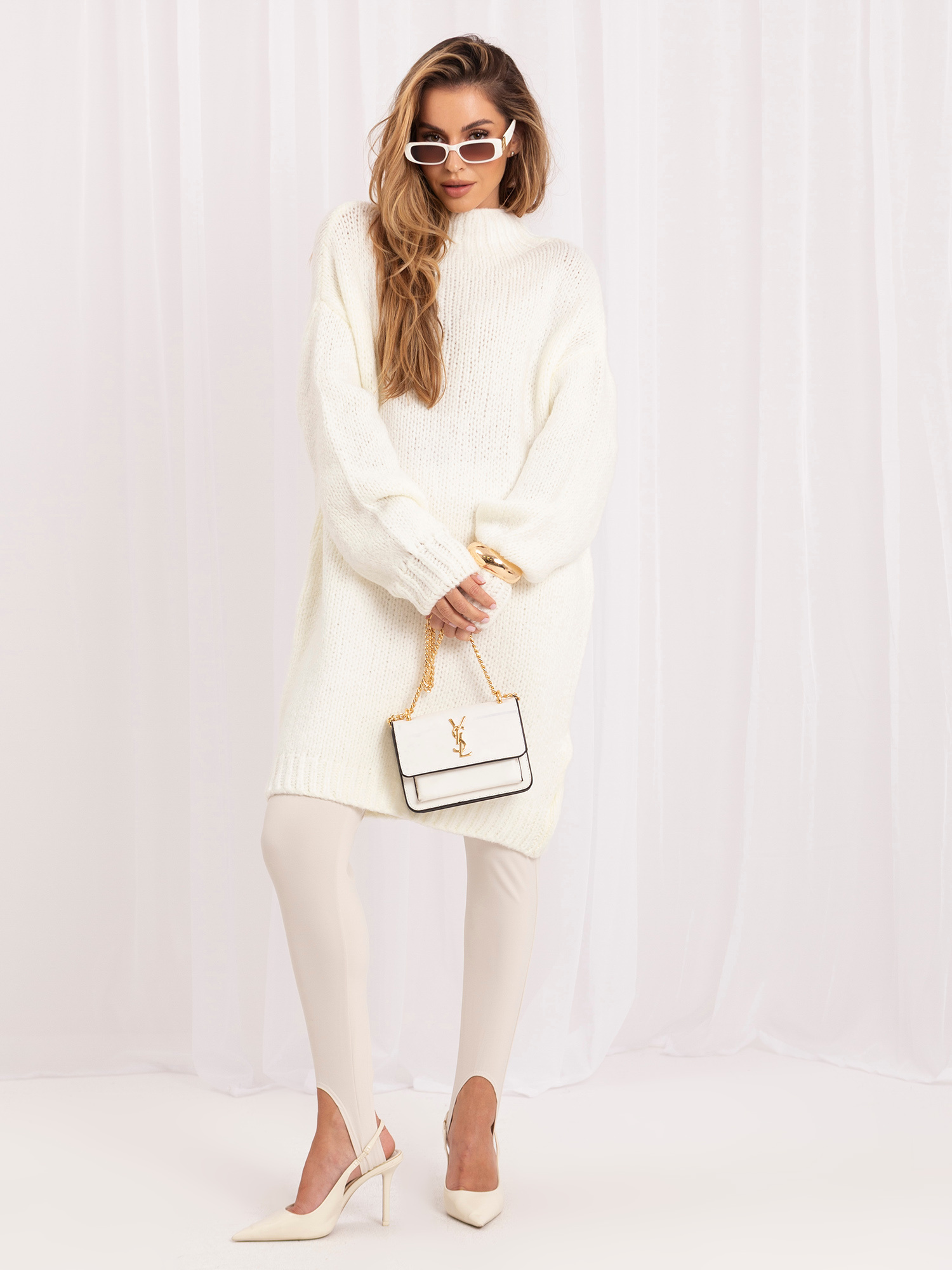 Hurt Ecru mini sukienka oversize z dzianiny Violetta RUE PARIS