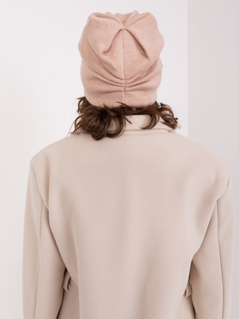 Hurtownia Brudnoróżowa czapka zimowa z haftem