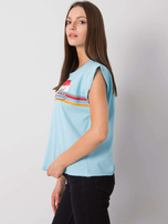 Jasnoniebieski t-shirt z nadrukiem Malibu