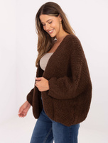 Brauner Damen-Cardigan ohne Verschluss.