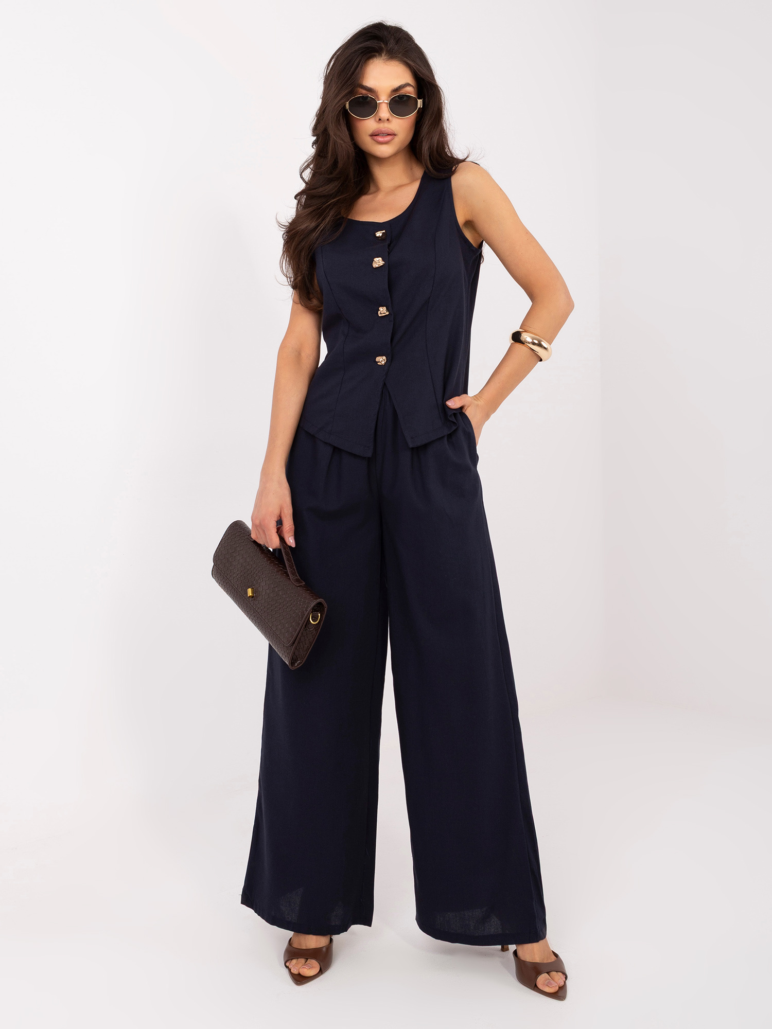 Granatowy letni komplet z jednorzędową kamizelką 