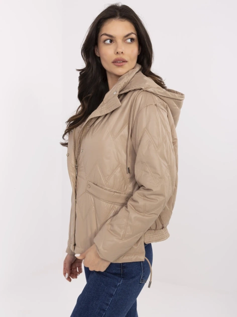 Camelowa pikowana kurtka damska z kieszeniami