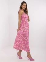 Rosa Sommerkleid mit Korsett-Taille.