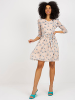 Hurt Beżowa rozkloszowana sukienka z printem i paskiem