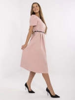 Špinavě růžová elegantní šaty s krátkým rukávem.