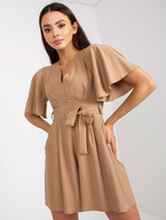 Ciemnobeżowy letni kombinezon z szortami RUE PARIS 