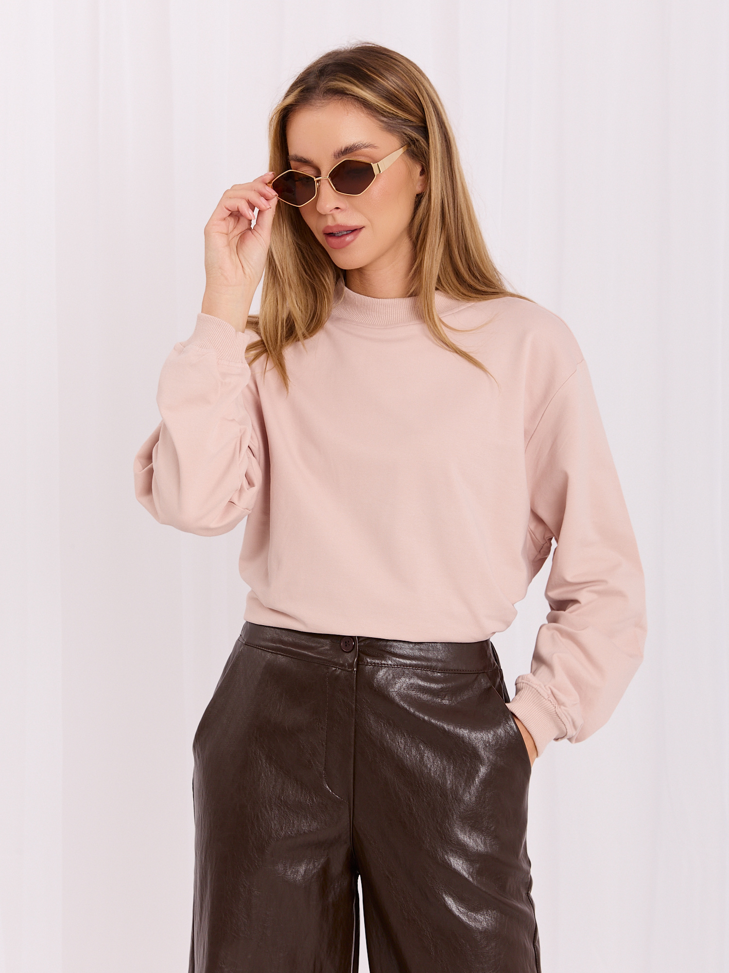 Helle rosa Basic Sweatshirt aus Baumwolle.