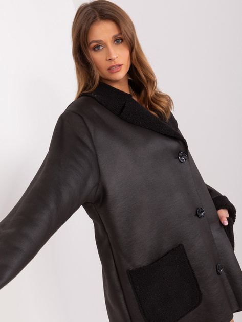 Hurtownia Czarny kożuch damski z guzikami