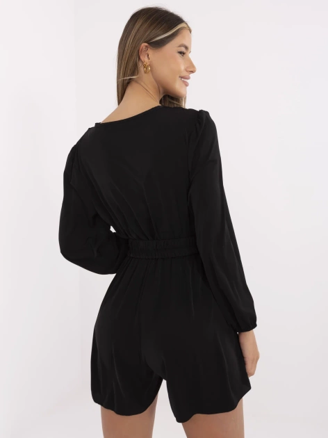 Czarny krótki kombinezon damski z paskiem