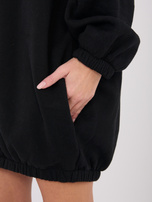 Czarna dresowa sukienka oversize z kapturem