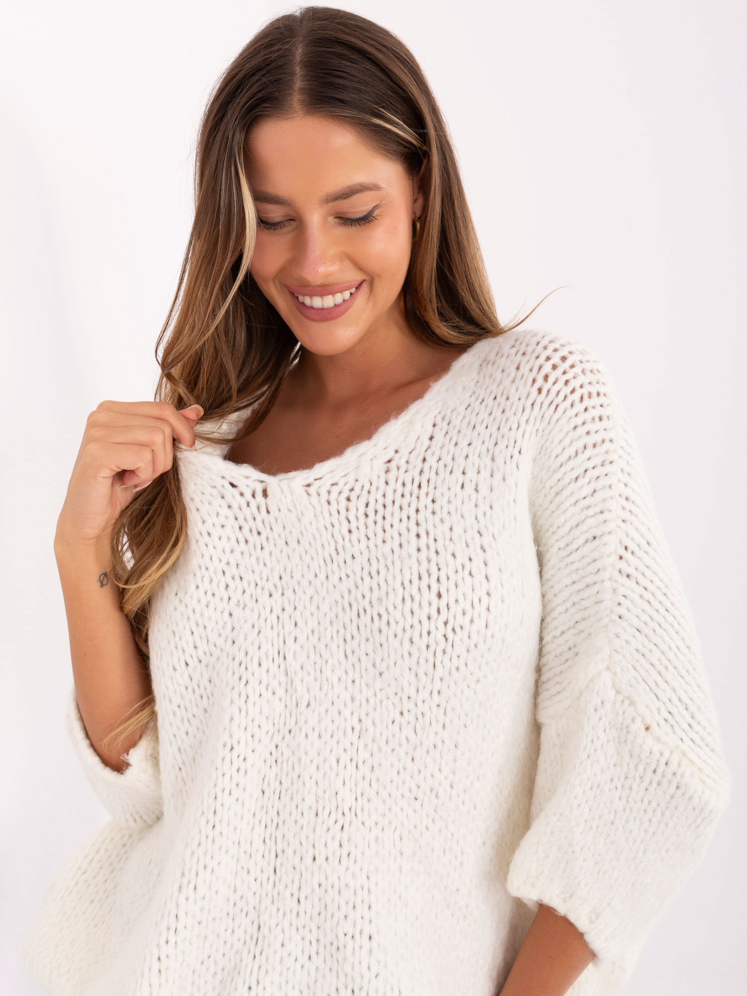 Sweter ecru