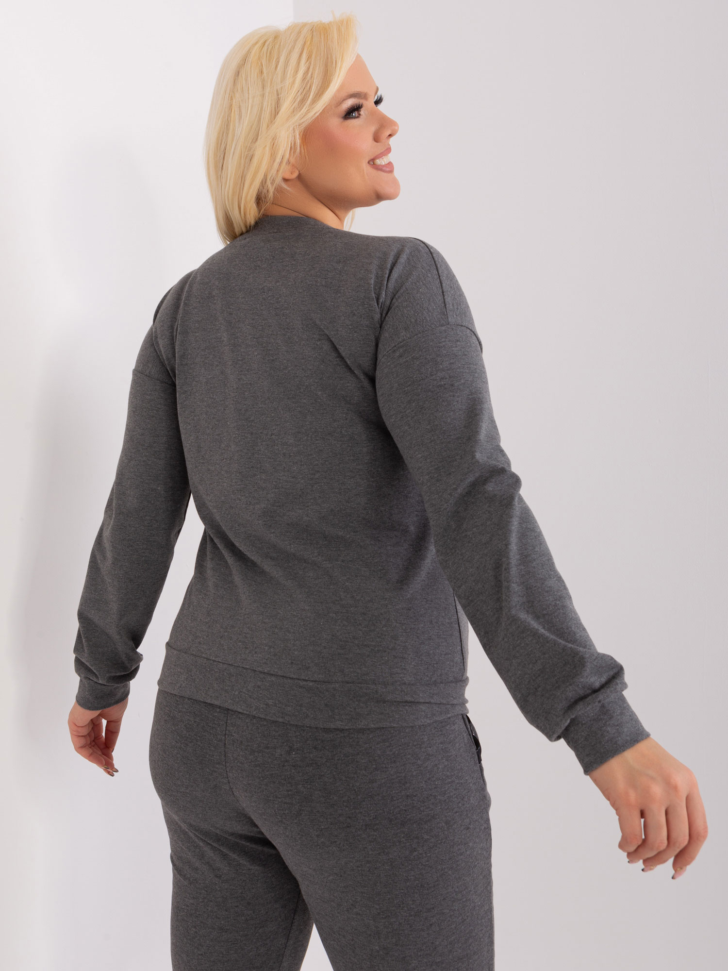 Hurt Ciemnoszara bluzka plus size z dekoltem w serek 