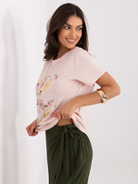 Jasnoróżowy damski t-shirt z kwiatowym haftem