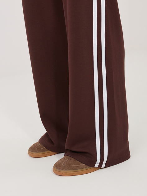 Czekoladowe dresowe spodnie z wysokim stanem
