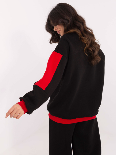 Hurt Czarna dresowa bluza bez kaptura z haftem