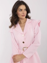 Jasnoróżowy garniturowy kombinezon z szortami