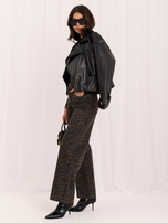 Ciemnobrązowe damskie jeansy wide leg w panterkę