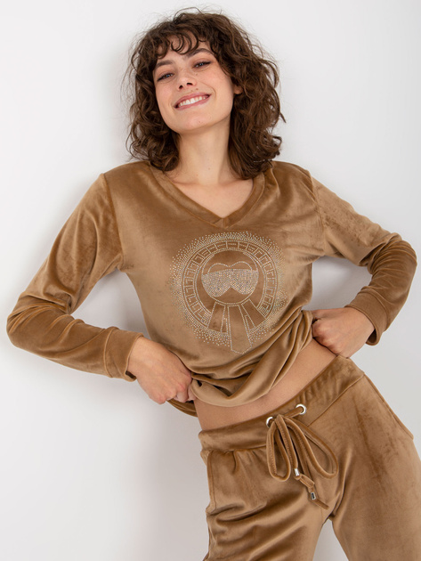 Hurtownia Camelowy damski komplet welurowy z dekoltem V