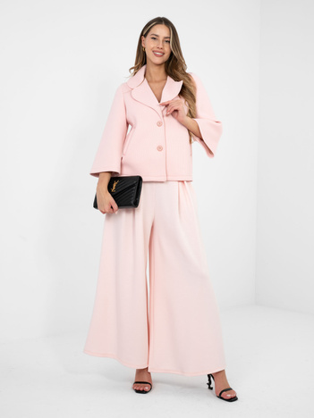 Pastelowy różowy przejściowy płaszcz z piankowego materiału