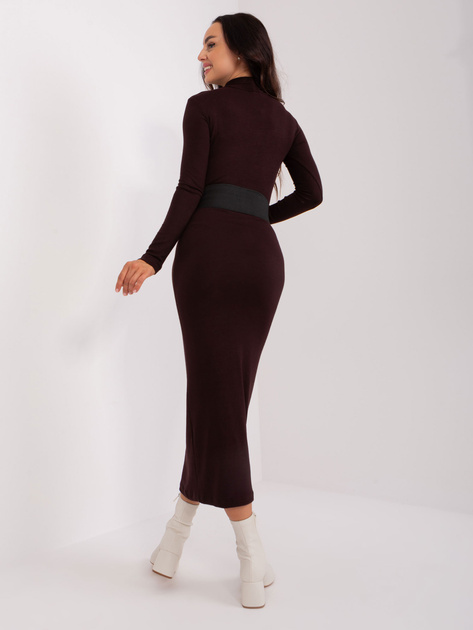 Hurtownia Ciemnobrązowa dopasowana sukienka z paskiem