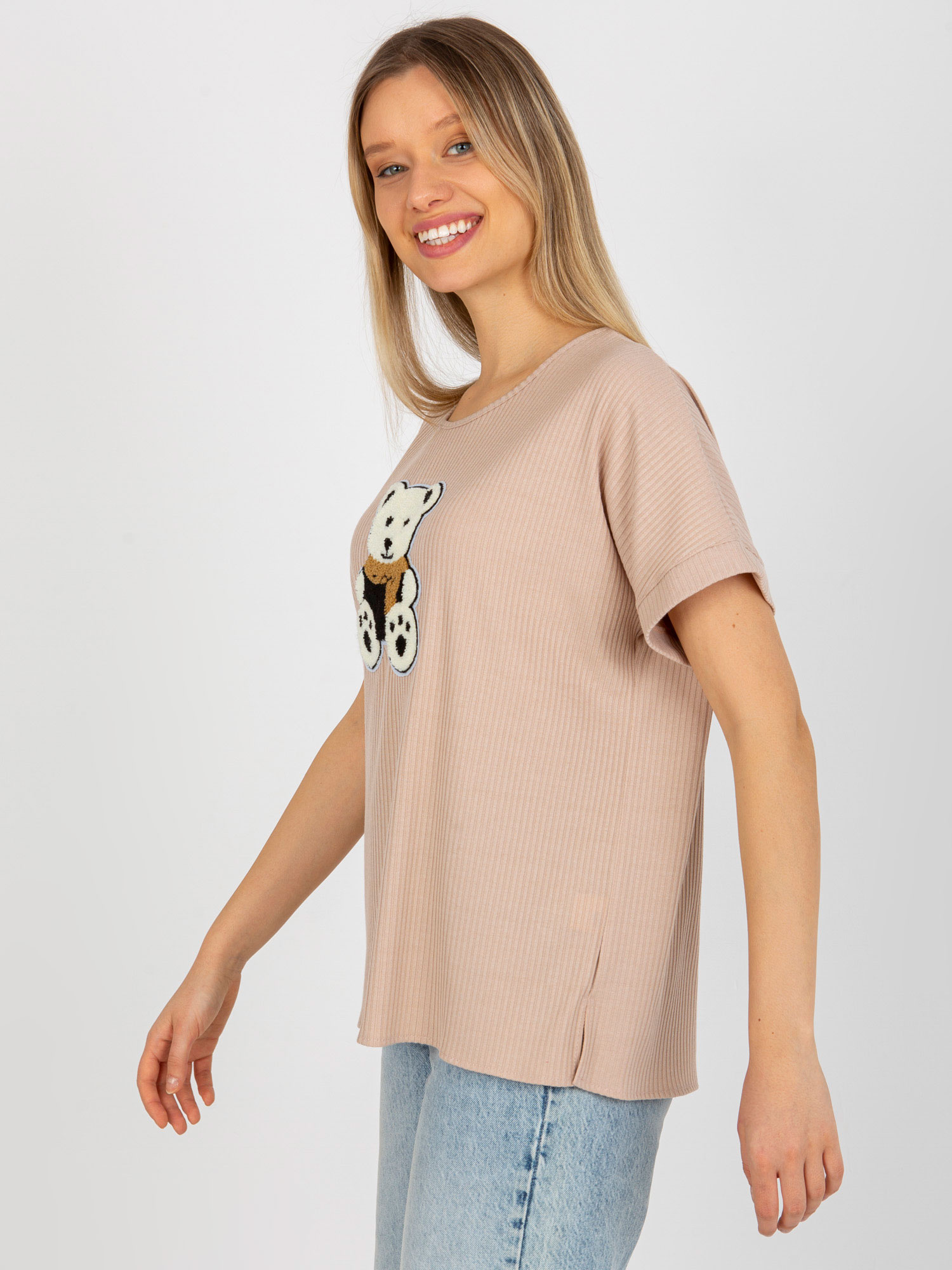 Großhandel beige gestreifte Oversize-Bluse mit Bären.