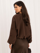 Brązowa damska kurtka bomberka z koronką 
