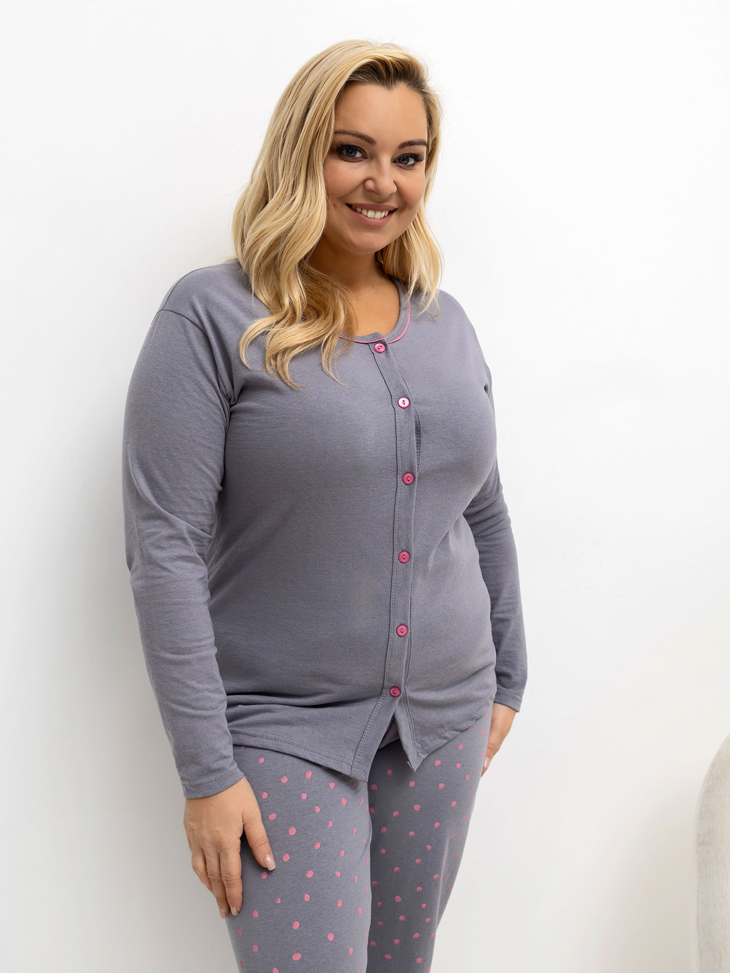 Ciemnoszara piżama plus size ze spodniami w groszki 