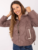 Brązowa pikowana kurtka z kapturem